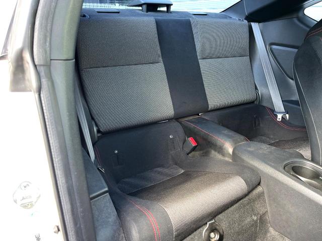 ８６ ＧＴ　バックカメラ　禁煙車　ドラレコ　スマートキー　ＨＩＤヘッド　ＥＴＣ　クルコン　純正１７インチアルミ　デュアルエアコン　Ｂｌｕｅｔｏｏｔｈ　ＣＤ　ＤＶＤ再生　フルセグ　パドルシフト（10枚目）