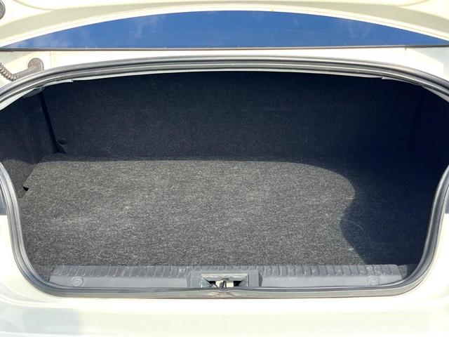 ８６ ＧＴ　バックカメラ　禁煙車　ドラレコ　スマートキー　ＨＩＤヘッド　ＥＴＣ　クルコン　純正１７インチアルミ　デュアルエアコン　Ｂｌｕｅｔｏｏｔｈ　ＣＤ　ＤＶＤ再生　フルセグ　パドルシフト（11枚目）