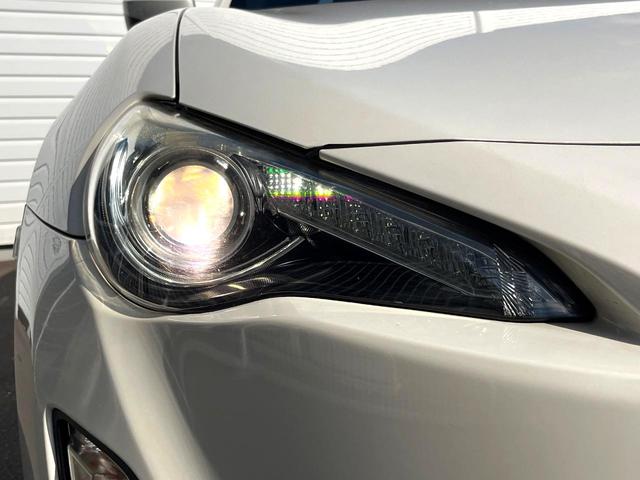 ８６ ＧＴ　バックカメラ　禁煙車　ドラレコ　スマートキー　ＨＩＤヘッド　ＥＴＣ　クルコン　純正１７インチアルミ　デュアルエアコン　Ｂｌｕｅｔｏｏｔｈ　ＣＤ　ＤＶＤ再生　フルセグ　パドルシフト（16枚目）