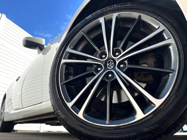 ８６ ＧＴ　バックカメラ　禁煙車　ドラレコ　スマートキー　ＨＩＤヘッド　ＥＴＣ　クルコン　純正１７インチアルミ　デュアルエアコン　Ｂｌｕｅｔｏｏｔｈ　ＣＤ　ＤＶＤ再生　フルセグ　パドルシフト（17枚目）