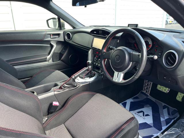 ８６ ＧＴ　バックカメラ　禁煙車　ドラレコ　スマートキー　ＨＩＤヘッド　ＥＴＣ　クルコン　純正１７インチアルミ　デュアルエアコン　Ｂｌｕｅｔｏｏｔｈ　ＣＤ　ＤＶＤ再生　フルセグ　パドルシフト（33枚目）