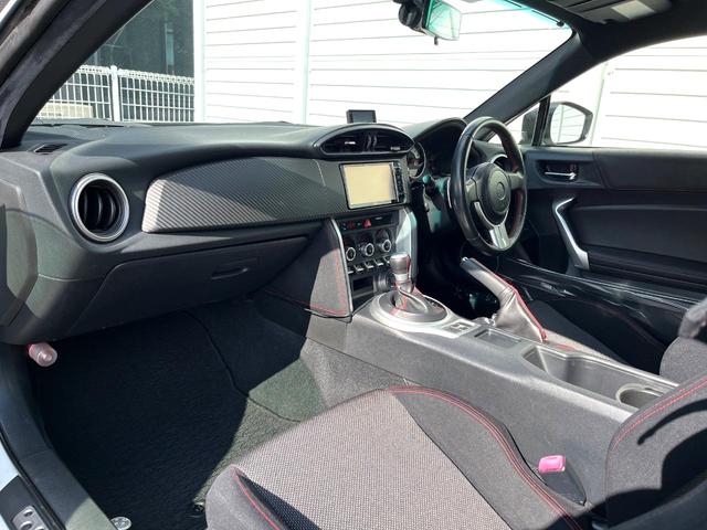 ８６ ＧＴ　バックカメラ　禁煙車　ドラレコ　スマートキー　ＨＩＤヘッド　ＥＴＣ　クルコン　純正１７インチアルミ　デュアルエアコン　Ｂｌｕｅｔｏｏｔｈ　ＣＤ　ＤＶＤ再生　フルセグ　パドルシフト（34枚目）