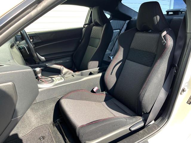 ８６ ＧＴ　バックカメラ　禁煙車　ドラレコ　スマートキー　ＨＩＤヘッド　ＥＴＣ　クルコン　純正１７インチアルミ　デュアルエアコン　Ｂｌｕｅｔｏｏｔｈ　ＣＤ　ＤＶＤ再生　フルセグ　パドルシフト（35枚目）