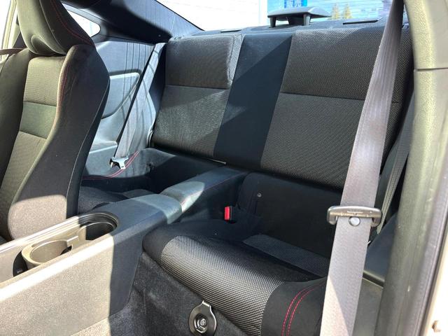 ８６ ＧＴ　バックカメラ　禁煙車　ドラレコ　スマートキー　ＨＩＤヘッド　ＥＴＣ　クルコン　純正１７インチアルミ　デュアルエアコン　Ｂｌｕｅｔｏｏｔｈ　ＣＤ　ＤＶＤ再生　フルセグ　パドルシフト（36枚目）