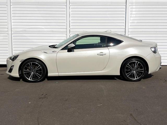 ８６ ＧＴ　バックカメラ　禁煙車　ドラレコ　スマートキー　ＨＩＤヘッド　ＥＴＣ　クルコン　純正１７インチアルミ　デュアルエアコン　Ｂｌｕｅｔｏｏｔｈ　ＣＤ　ＤＶＤ再生　フルセグ　パドルシフト（41枚目）