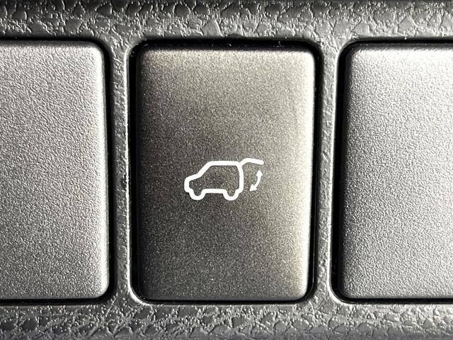 ハリアー プレミアム バックカメラ レーダークルーズ 電動リアゲート ハーフレザーシート パワーシート スマートキー LEDヘッド ビルトインETC 純正18インチアルミ オートライト デュアルエアコン(6枚目)