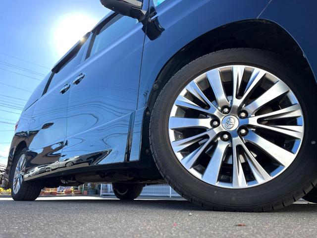 アルファード 240S タイプゴールドII サンルーフ エアロ 両側電動ドア 後席モニター バックカメラ 電動リアゲート ハーフレザーシート コーナーセンサー スマートキー HIDヘッド ビルトインETC 純正18インチアルミ オートライト(14枚目)