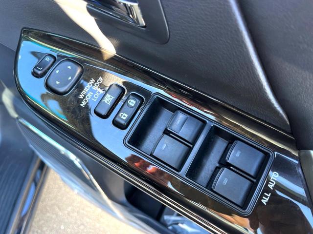 アルファード 240S タイプゴールドII サンルーフ エアロ 両側電動ドア 後席モニター バックカメラ 電動リアゲート ハーフレザーシート コーナーセンサー スマートキー HIDヘッド ビルトインETC 純正18インチアルミ オートライト(23枚目)