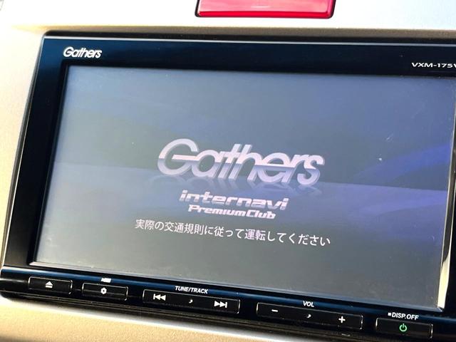 フリードハイブリッド ジャストセレクション　両側電動ドア　純正ＳＤナビ　バックカメラ　禁煙車　スマートキー　ＨＩＤヘッド　ＥＴＣ　クルコン　オートライト　オートエアコン　ＣＤ　ＤＶＤ再生　地デジ（3枚目）