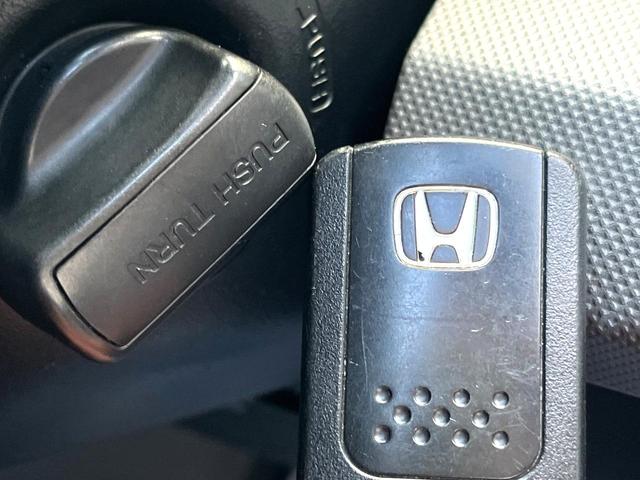 フリードハイブリッド ジャストセレクション　両側電動ドア　純正ＳＤナビ　バックカメラ　禁煙車　スマートキー　ＨＩＤヘッド　ＥＴＣ　クルコン　オートライト　オートエアコン　ＣＤ　ＤＶＤ再生　地デジ（6枚目）