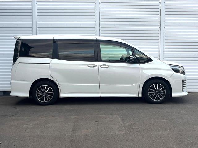 ヴォクシー ＺＳ　煌ＩＩ　両側電動ドア　純正ＳＤナビ　バックカメラ　衝突被害軽減システム　コーナーセンサー　スマートキー　ＬＥＤヘッド　ＥＴＣ　純正１６インチアルミ　オートライト　デュアルエアコン　Ｂｌｕｅｔｏｏｔｈ　ＣＤ（49枚目）