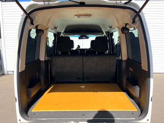 ハイゼットカーゴ クルーズターボＳＡＩＩＩ　４ＷＤ　ＭＴ車　衝突被害軽減システム　ＬＥＤヘッドライト　オートライト　ＣＤ　ＬＥＤフォグ　オートハイビーム　横滑り防止装置　純正アルミホイール　アイドリングストップ　電動格納ミラー（10枚目）