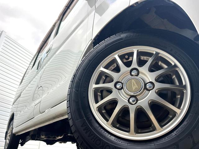 ハイゼットカーゴ クルーズターボＳＡＩＩＩ　４ＷＤ　ＭＴ車　衝突被害軽減システム　ＬＥＤヘッドライト　オートライト　ＣＤ　ＬＥＤフォグ　オートハイビーム　横滑り防止装置　純正アルミホイール　アイドリングストップ　電動格納ミラー（16枚目）