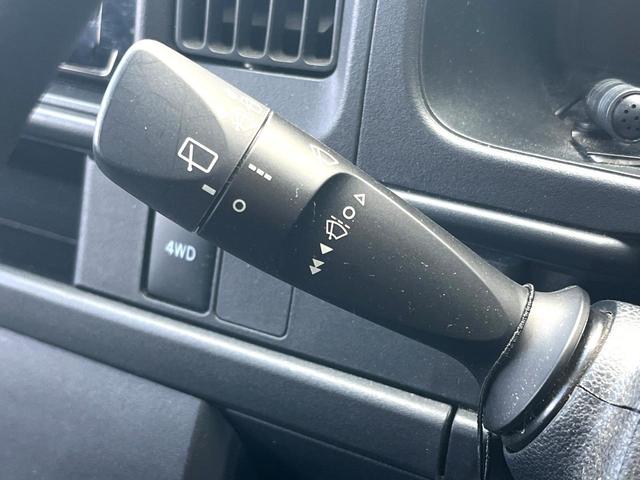 ハイゼットカーゴ クルーズターボＳＡＩＩＩ　４ＷＤ　ＭＴ車　衝突被害軽減システム　ＬＥＤヘッドライト　オートライト　ＣＤ　ＬＥＤフォグ　オートハイビーム　横滑り防止装置　純正アルミホイール　アイドリングストップ　電動格納ミラー（22枚目）