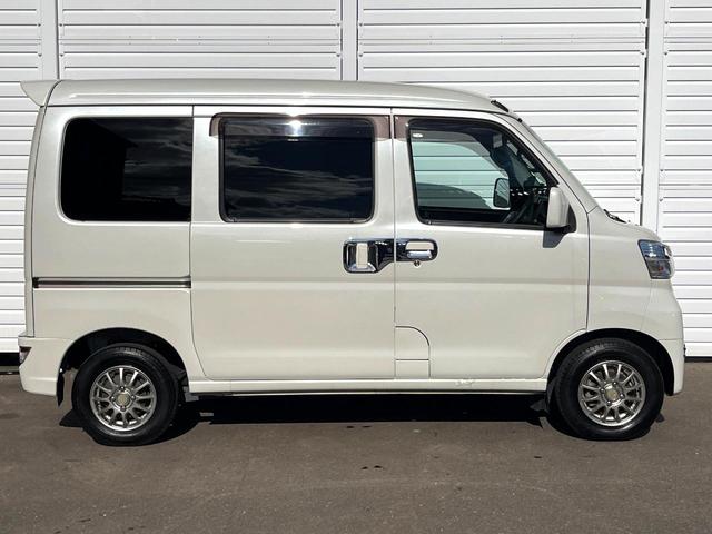 ハイゼットカーゴ クルーズターボＳＡＩＩＩ　４ＷＤ　ＭＴ車　衝突被害軽減システム　ＬＥＤヘッドライト　オートライト　ＣＤ　ＬＥＤフォグ　オートハイビーム　横滑り防止装置　純正アルミホイール　アイドリングストップ　電動格納ミラー（46枚目）