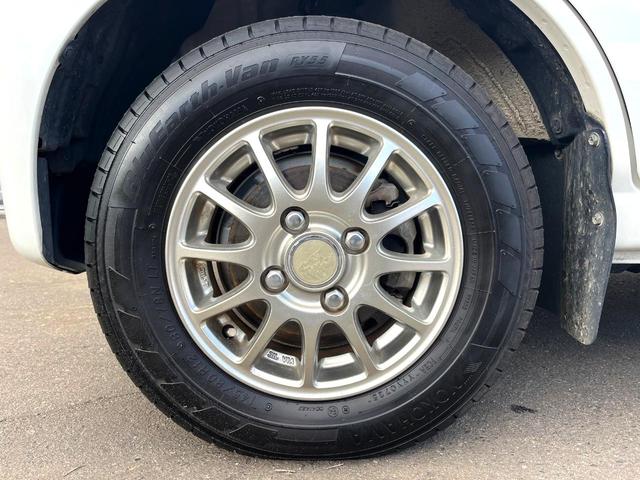 ハイゼットカーゴ クルーズターボＳＡＩＩＩ　４ＷＤ　ＭＴ車　衝突被害軽減システム　ＬＥＤヘッドライト　オートライト　ＣＤ　ＬＥＤフォグ　オートハイビーム　横滑り防止装置　純正アルミホイール　アイドリングストップ　電動格納ミラー（48枚目）