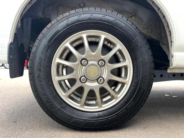 ハイゼットカーゴ クルーズターボＳＡＩＩＩ　４ＷＤ　ＭＴ車　衝突被害軽減システム　ＬＥＤヘッドライト　オートライト　ＣＤ　ＬＥＤフォグ　オートハイビーム　横滑り防止装置　純正アルミホイール　アイドリングストップ　電動格納ミラー（49枚目）