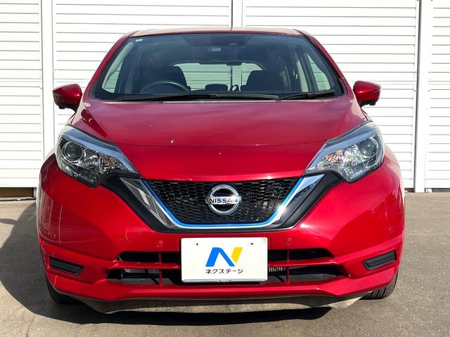 ノート ｅ－パワー　Ｘ　全周囲カメラ　衝突被害軽減システム　禁煙車　ドラレコ　コーナーセンサー　スマートキー　純正１５インチアルミ　車線逸脱警報　オートライト　オートエアコン　Ｂｌｕｅｔｏｏｔｈ　ＣＤ　ＤＶＤ再生　フルセグ（14枚目）