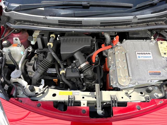 ノート ｅ－パワー　Ｘ　全周囲カメラ　衝突被害軽減システム　禁煙車　ドラレコ　コーナーセンサー　スマートキー　純正１５インチアルミ　車線逸脱警報　オートライト　オートエアコン　Ｂｌｕｅｔｏｏｔｈ　ＣＤ　ＤＶＤ再生　フルセグ（18枚目）