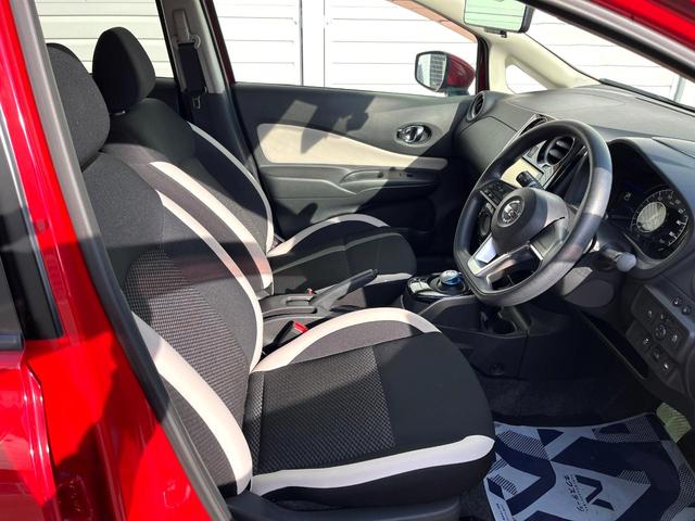 ノート ｅ－パワー　Ｘ　全周囲カメラ　衝突被害軽減システム　禁煙車　ドラレコ　コーナーセンサー　スマートキー　純正１５インチアルミ　車線逸脱警報　オートライト　オートエアコン　Ｂｌｕｅｔｏｏｔｈ　ＣＤ　ＤＶＤ再生　フルセグ（33枚目）