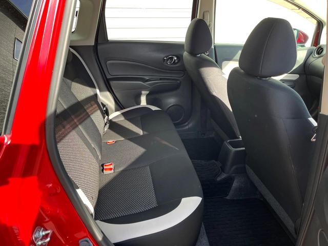 ノート ｅ－パワー　Ｘ　全周囲カメラ　衝突被害軽減システム　禁煙車　ドラレコ　コーナーセンサー　スマートキー　純正１５インチアルミ　車線逸脱警報　オートライト　オートエアコン　Ｂｌｕｅｔｏｏｔｈ　ＣＤ　ＤＶＤ再生　フルセグ（34枚目）