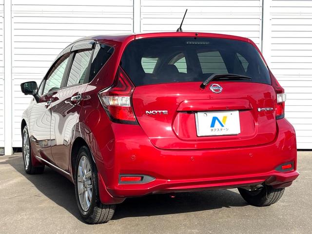ノート ｅ－パワー　Ｘ　全周囲カメラ　衝突被害軽減システム　禁煙車　ドラレコ　コーナーセンサー　スマートキー　純正１５インチアルミ　車線逸脱警報　オートライト　オートエアコン　Ｂｌｕｅｔｏｏｔｈ　ＣＤ　ＤＶＤ再生　フルセグ（41枚目）