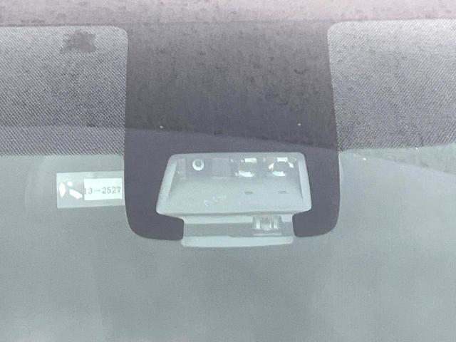 シエンタ Ｇ　両側電動ドア　純正ＳＤナビ　後席モニター　バックカメラ　衝突被害軽減システム　スマートキー　ビルトインＥＴＣ　オートエアコン　Ｂｌｕｅｔｏｏｔｈ　ＤＶＤ再生　フルセグ（3枚目）