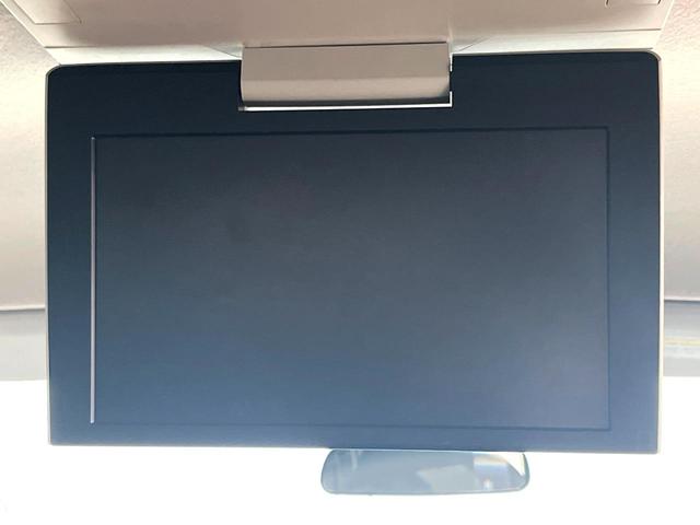 シエンタ Ｇ　両側電動ドア　純正ＳＤナビ　後席モニター　バックカメラ　衝突被害軽減システム　スマートキー　ビルトインＥＴＣ　オートエアコン　Ｂｌｕｅｔｏｏｔｈ　ＤＶＤ再生　フルセグ（4枚目）