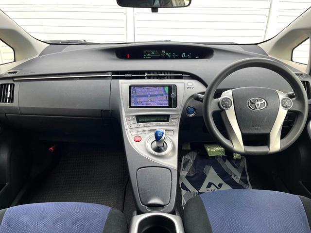 プリウス Ｓ　バックカメラ　スマートキー　ＨＩＤヘッド　ビルトインＥＴＣ　純正１５インチアルミ　オートライト　オートエアコン　Ｂｌｕｅｔｏｏｔｈ　ＣＤ　ＤＶＤ再生　フルセグ（2枚目）