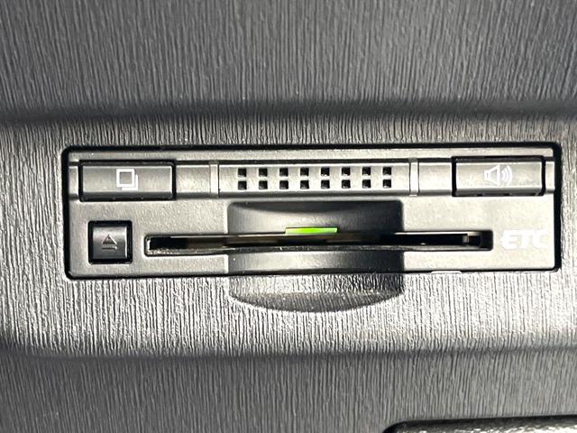 プリウス Ｓ　バックカメラ　スマートキー　ＨＩＤヘッド　ビルトインＥＴＣ　純正１５インチアルミ　オートライト　オートエアコン　Ｂｌｕｅｔｏｏｔｈ　ＣＤ　ＤＶＤ再生　フルセグ（5枚目）