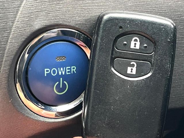 プリウス Ｓ　バックカメラ　スマートキー　ＨＩＤヘッド　ビルトインＥＴＣ　純正１５インチアルミ　オートライト　オートエアコン　Ｂｌｕｅｔｏｏｔｈ　ＣＤ　ＤＶＤ再生　フルセグ（6枚目）