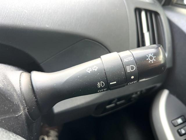 プリウス Ｓ　バックカメラ　スマートキー　ＨＩＤヘッド　ビルトインＥＴＣ　純正１５インチアルミ　オートライト　オートエアコン　Ｂｌｕｅｔｏｏｔｈ　ＣＤ　ＤＶＤ再生　フルセグ（7枚目）