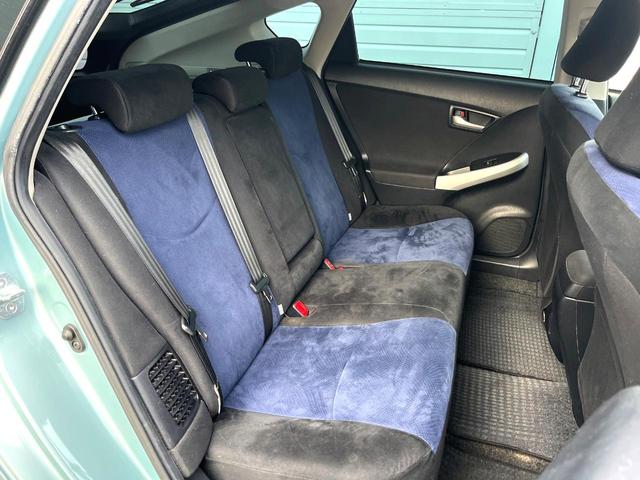 プリウス Ｓ　バックカメラ　スマートキー　ＨＩＤヘッド　ビルトインＥＴＣ　純正１５インチアルミ　オートライト　オートエアコン　Ｂｌｕｅｔｏｏｔｈ　ＣＤ　ＤＶＤ再生　フルセグ（9枚目）