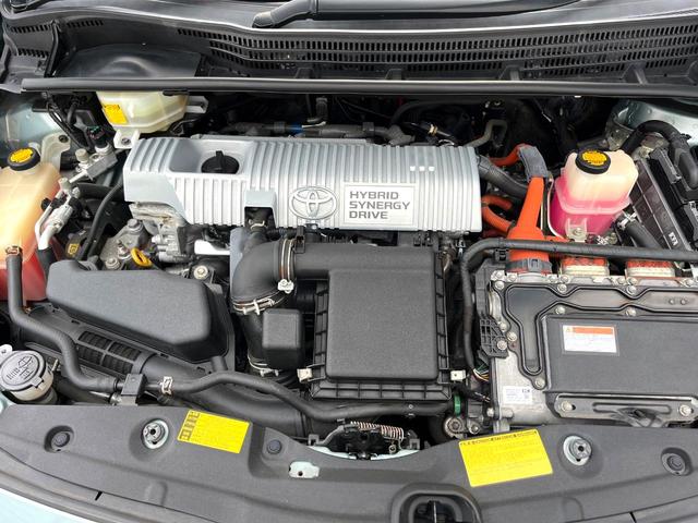 プリウス Ｓ　バックカメラ　スマートキー　ＨＩＤヘッド　ビルトインＥＴＣ　純正１５インチアルミ　オートライト　オートエアコン　Ｂｌｕｅｔｏｏｔｈ　ＣＤ　ＤＶＤ再生　フルセグ（18枚目）