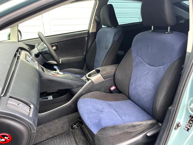 プリウス Ｓ　バックカメラ　スマートキー　ＨＩＤヘッド　ビルトインＥＴＣ　純正１５インチアルミ　オートライト　オートエアコン　Ｂｌｕｅｔｏｏｔｈ　ＣＤ　ＤＶＤ再生　フルセグ（33枚目）