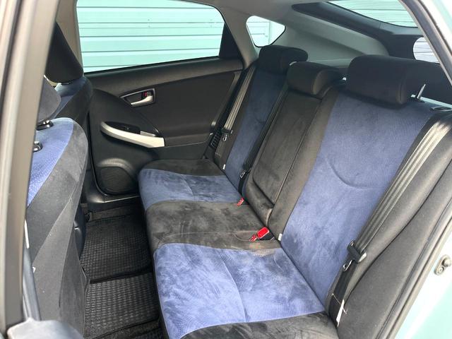 プリウス Ｓ　バックカメラ　スマートキー　ＨＩＤヘッド　ビルトインＥＴＣ　純正１５インチアルミ　オートライト　オートエアコン　Ｂｌｕｅｔｏｏｔｈ　ＣＤ　ＤＶＤ再生　フルセグ（35枚目）