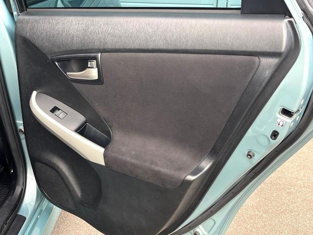 プリウス Ｓ　バックカメラ　スマートキー　ＨＩＤヘッド　ビルトインＥＴＣ　純正１５インチアルミ　オートライト　オートエアコン　Ｂｌｕｅｔｏｏｔｈ　ＣＤ　ＤＶＤ再生　フルセグ（39枚目）