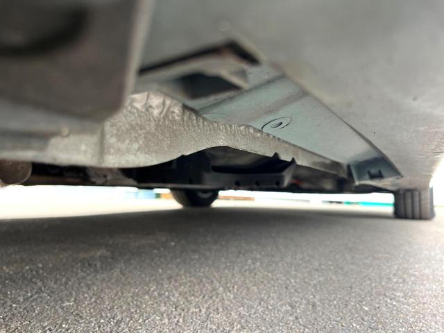 プリウス Ｓ　バックカメラ　スマートキー　ＨＩＤヘッド　ビルトインＥＴＣ　純正１５インチアルミ　オートライト　オートエアコン　Ｂｌｕｅｔｏｏｔｈ　ＣＤ　ＤＶＤ再生　フルセグ（52枚目）