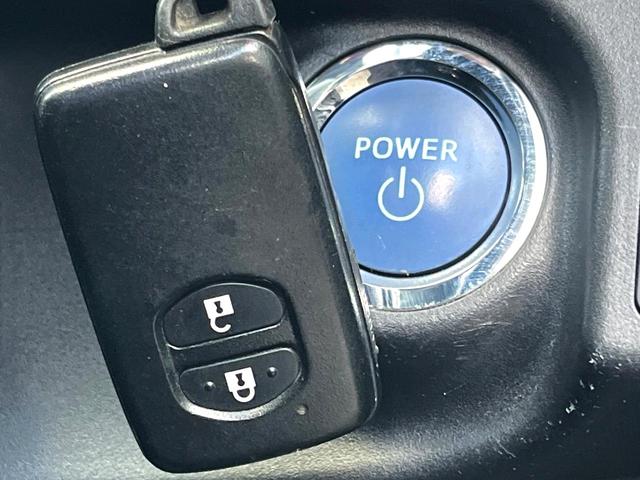 アクア Sスタイルブラック バックカメラ 衝突被害軽減システム スマートキー LEDヘッド HIDヘッド ビルトインETC オートハイビーム 車線逸脱警報 オートライト オートエアコン Bluetooth CD DVD再生(7枚目)