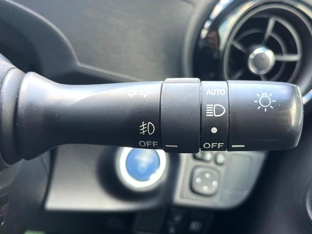 アクア Sスタイルブラック バックカメラ 衝突被害軽減システム スマートキー LEDヘッド HIDヘッド ビルトインETC オートハイビーム 車線逸脱警報 オートライト オートエアコン Bluetooth CD DVD再生(28枚目)