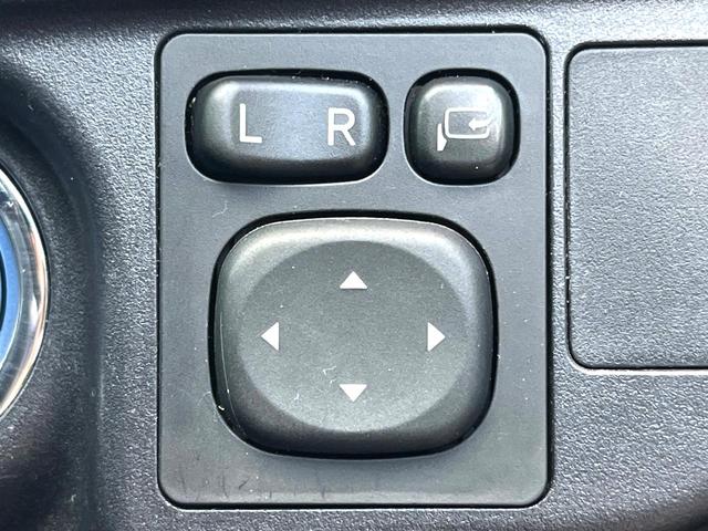 アクア Sスタイルブラック バックカメラ 衝突被害軽減システム スマートキー LEDヘッド HIDヘッド ビルトインETC オートハイビーム 車線逸脱警報 オートライト オートエアコン Bluetooth CD DVD再生(32枚目)