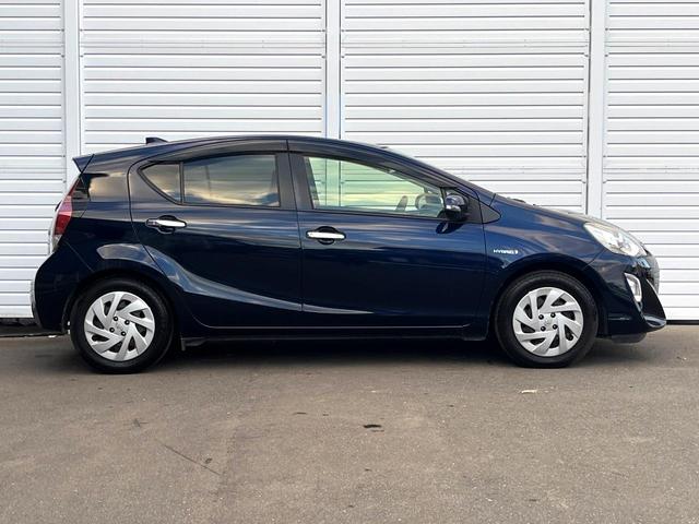 アクア Sスタイルブラック バックカメラ 衝突被害軽減システム スマートキー LEDヘッド HIDヘッド ビルトインETC オートハイビーム 車線逸脱警報 オートライト オートエアコン Bluetooth CD DVD再生(53枚目)