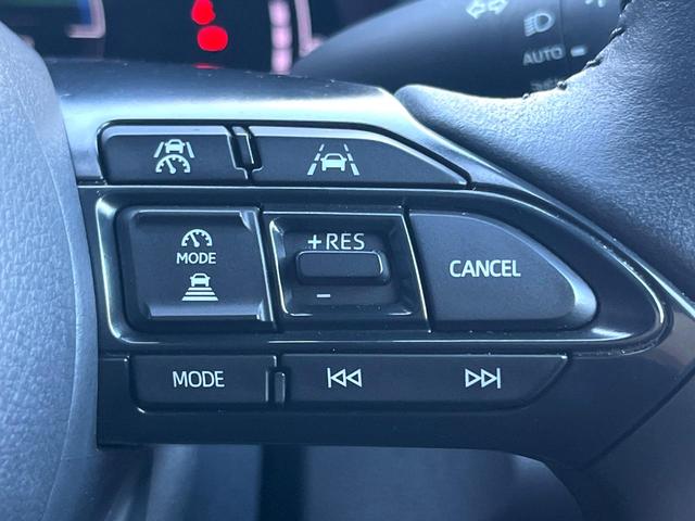 ヤリスクロス ハイブリッドＺ　全周囲カメラ　衝突被害軽減システム　レーダークルーズ　禁煙車　パワーシート　ドラレコ　スマートキー　ＬＥＤヘッド　ビルトインＥＴＣ　純正１８インチアルミ　オートハイビーム　車線逸脱警報　オートライト（7枚目）