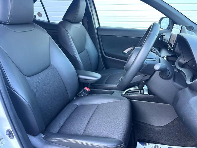 ヤリスクロス ハイブリッドＺ　全周囲カメラ　衝突被害軽減システム　レーダークルーズ　禁煙車　パワーシート　ドラレコ　スマートキー　ＬＥＤヘッド　ビルトインＥＴＣ　純正１８インチアルミ　オートハイビーム　車線逸脱警報　オートライト（8枚目）