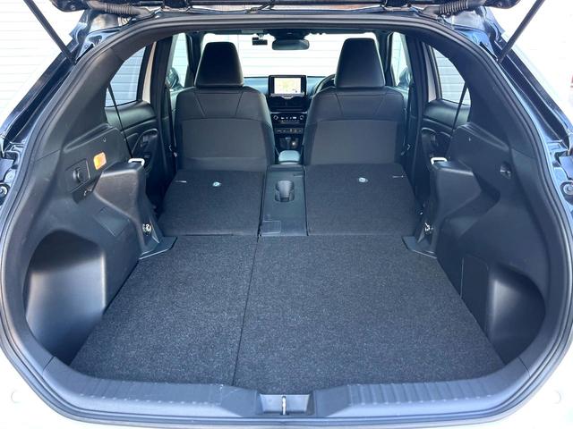 ヤリスクロス ハイブリッドＺ　全周囲カメラ　衝突被害軽減システム　レーダークルーズ　禁煙車　パワーシート　ドラレコ　スマートキー　ＬＥＤヘッド　ビルトインＥＴＣ　純正１８インチアルミ　オートハイビーム　車線逸脱警報　オートライト（10枚目）