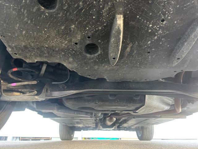 ヤリスクロス ハイブリッドＺ　全周囲カメラ　衝突被害軽減システム　レーダークルーズ　禁煙車　パワーシート　ドラレコ　スマートキー　ＬＥＤヘッド　ビルトインＥＴＣ　純正１８インチアルミ　オートハイビーム　車線逸脱警報　オートライト（19枚目）