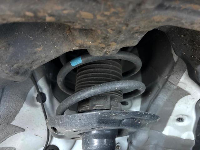 ヤリスクロス ハイブリッドＺ　全周囲カメラ　衝突被害軽減システム　レーダークルーズ　禁煙車　パワーシート　ドラレコ　スマートキー　ＬＥＤヘッド　ビルトインＥＴＣ　純正１８インチアルミ　オートハイビーム　車線逸脱警報　オートライト（20枚目）