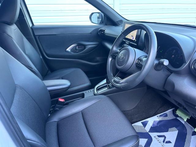 ヤリスクロス ハイブリッドＺ　全周囲カメラ　衝突被害軽減システム　レーダークルーズ　禁煙車　パワーシート　ドラレコ　スマートキー　ＬＥＤヘッド　ビルトインＥＴＣ　純正１８インチアルミ　オートハイビーム　車線逸脱警報　オートライト（41枚目）