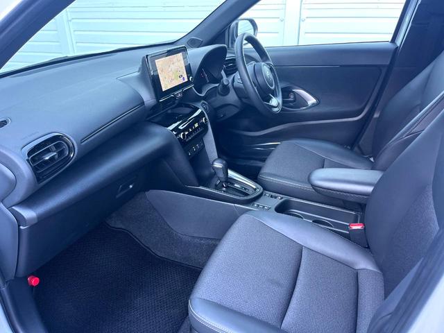 ヤリスクロス ハイブリッドＺ　全周囲カメラ　衝突被害軽減システム　レーダークルーズ　禁煙車　パワーシート　ドラレコ　スマートキー　ＬＥＤヘッド　ビルトインＥＴＣ　純正１８インチアルミ　オートハイビーム　車線逸脱警報　オートライト（43枚目）