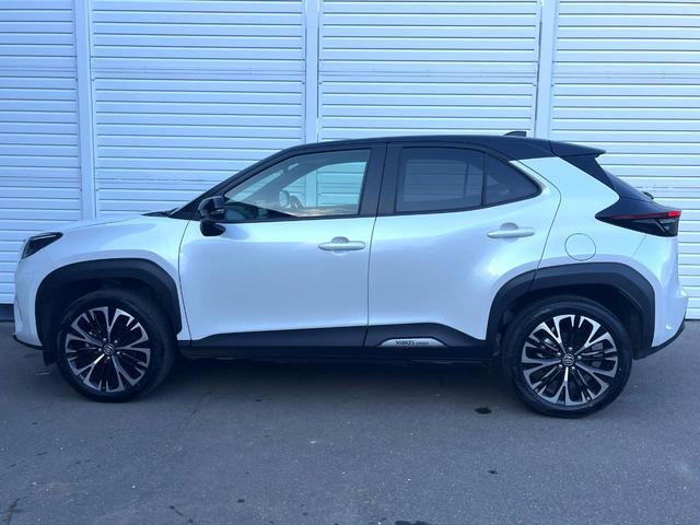 ヤリスクロス ハイブリッドＺ　全周囲カメラ　衝突被害軽減システム　レーダークルーズ　禁煙車　パワーシート　ドラレコ　スマートキー　ＬＥＤヘッド　ビルトインＥＴＣ　純正１８インチアルミ　オートハイビーム　車線逸脱警報　オートライト（51枚目）